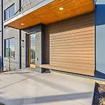Hot Tub Poker Pool Table & Rooftop Mls View Holiday home Nashville