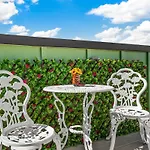 Bloom Haus Dt 2miles - 8 Q Beds - Rooftop - Omg Holiday home