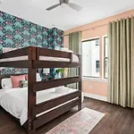 Bloom Haus Dt 2miles - 8 Q Beds - Rooftop - Omg Holiday home *