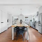 The Magnolia House - 7 Beds & Full Of Charm Holiday home *