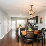 Relaxing 2 Bd 2 5 Ba Nashville Home Base