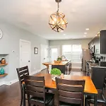 Relaxing 2 Bd 2 5 Ba Nashville Home Base