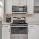 Pearlescence - Private Patios - 4 Mins To Broadway