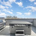 Wild Spur-Rooftop Patio & Hot Tub-Near The Nations