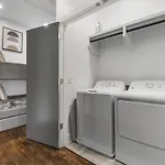 Two Adjacent Homes In 12 South And Belmont Area Sleeps 20 People Holiday home *