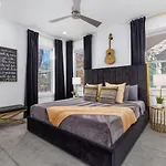Two Adjacent Homes In 12 South And Belmont Area Sleeps 20 People * Nashville