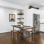 Two Adjacent Homes In 12 South And Belmont Area Sleeps 20 People Holiday home Nashville