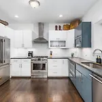 Two Adjacent Homes In 12 South And Belmont Area Sleeps 20 People *