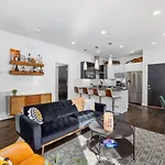 Two Adjacent Homes In 12 South And Belmont Area Sleeps 20 People Holiday home Nashville