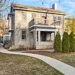 Two Adjacent Homes In 12 South And Belmont Area Sleeps 20 People Holiday home *