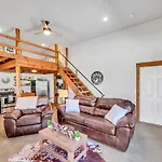 The Den At J-barn - Secluded Retreat Holiday home Nashville