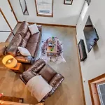 The Den At J-barn - Secluded Retreat *