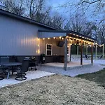 The Den At J-Barn - Secluded Retreat