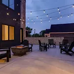 West End Luxe - Outdoor Patio And Rooftop Views