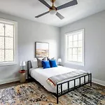 West End Luxe - Outdoor Patio And Rooftop Views *