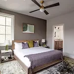West End Luxe - Outdoor Patio And Rooftop Views Holiday home *