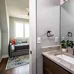 Holiday home West End Luxe - Outdoor Patio And Rooftop Views