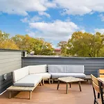 West End Luxe - Outdoor Patio And Rooftop Views Holiday home *