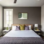 West End Luxe - Outdoor Patio And Rooftop Views Holiday home *