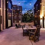 West End Luxe - Outdoor Patio And Rooftop Views