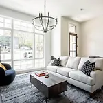 West End Luxe - Outdoor Patio And Rooftop Views Holiday home
