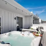 Side By Side Nash Homes - Relaxing Rooftop Patios