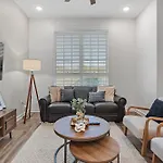 Nashville Charmer - Private Rooftop - Sleeps 14