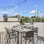 Two Large Homes Minutes To Downtown Holiday home