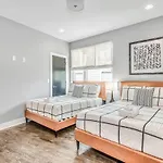Two Large Homes Minutes To Downtown * Nashville