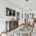 Two Large Homes Minutes To Downtown