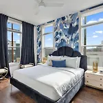 The Southern Lady - Newly Renovated Spacious Patio Holiday home