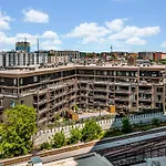 Boots On Broadway In Downtown Nashville With Parking, Pool, Gym