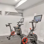 Boots On Broadway In Downtown With Parking, Pool, Gym Nashville