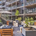 Boots On Broadway In Downtown With Parking, Pool, Gym Apartment *
