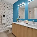 Apartment Boots On Broadway In Downtown With Parking, Pool, Gym *