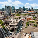 Boots On Broadway In Downtown With Parking, Pool, Gym Apartment Nashville