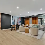 Apartment Boots On Broadway In Downtown With Parking, Pool, Gym
