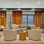Boots On Broadway In Downtown With Parking, Pool, Gym *