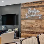 Apartment Boots On Broadway In Downtown With Parking, Pool, Gym