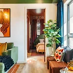 The Crescendo - On Music Row Apartment *