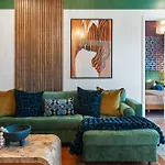 The Crescendo - On Music Row Apartment