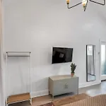 The Woodland Carriage House By Stay Local Nashville