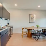 Stylish Riverfront Condo Eve 305 - Free Parking