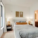 Stylish Riverfront Condo Eve 305 - Free Parking