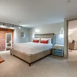Charming For 4 In Family Dt Walk To Broadway *