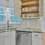 Nest: Renovated Retreat Near Bna *