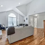 Nest: Renovated Retreat Near Bna Holiday home *
