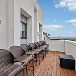 2mi Downtown Hot Tub Balcony 4 King Beds Holiday home