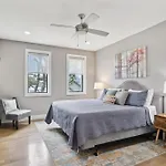 Holiday home 2mi Downtown Hot Tub Balcony 4 King Beds