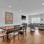 Upscale Sanctuary With Private Patio